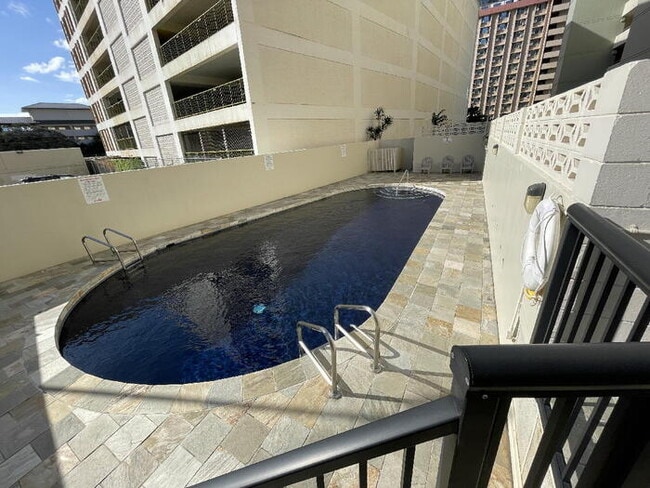 780 Amana St in Honolulu, HI - Building Photo - Building Photo