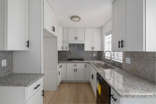 15004 Nordhoff St in North Hills, CA - Building Photo