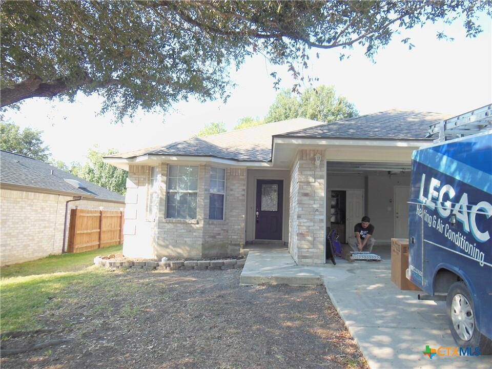 2146 Keystone Dr in New Braunfels, TX - Building Photo