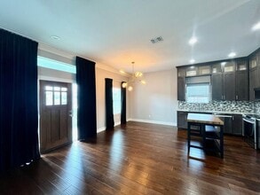 103 Sample St in San Antonio, TX - Building Photo - Building Photo