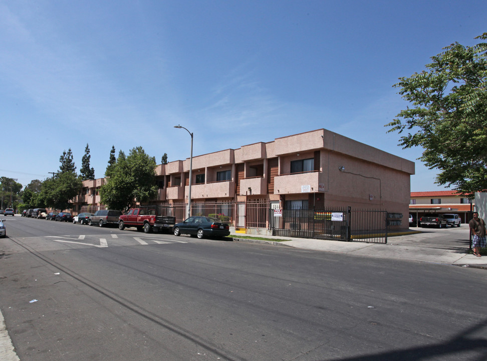 1,2,3 Burnet Apartments in North Hills, CA - Building Photo