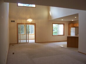 14977 Ember Ct in Apple Valley, MN - Foto de edificio - Building Photo