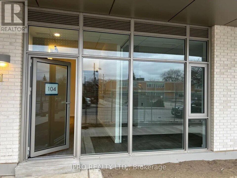 689-689 The Queensway in Toronto, ON - Building Photo