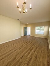 380 Groth Cir in Sacramento, CA - Building Photo - Building Photo