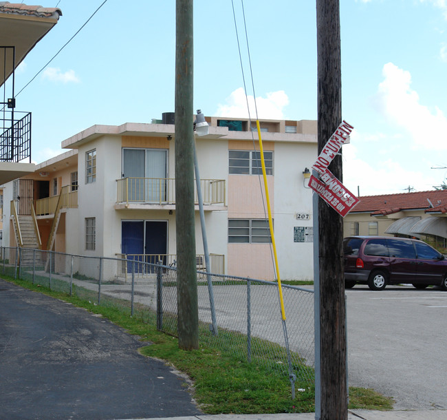 207 SW 18th Ave in Miami, FL - Building Photo - Building Photo