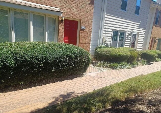 110 Holcomb Ferry Rd in Roswell, GA - Building Photo - Building Photo