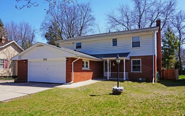 property at 211 Woodsboro Dr