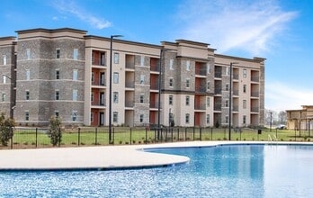 Joy Park Luxury Apartments in Kathleen, GA - Foto de edificio - Building Photo