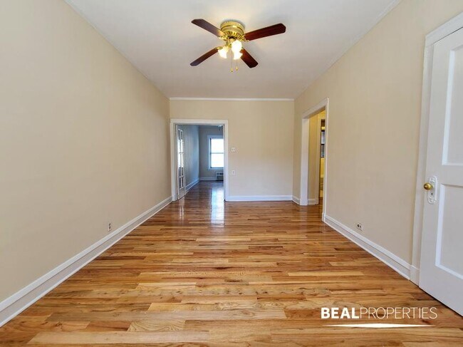 744 W Addison St in Chicago, IL - Building Photo - Building Photo