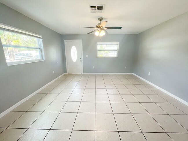 1551 Swordbill Dr in Holiday, FL - Building Photo - Building Photo