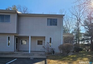 155 Redstone Hl Rd in Bristol, CT - Building Photo