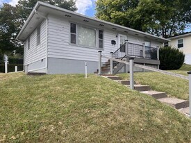 212 Pine St in Muscatine, IA - Building Photo