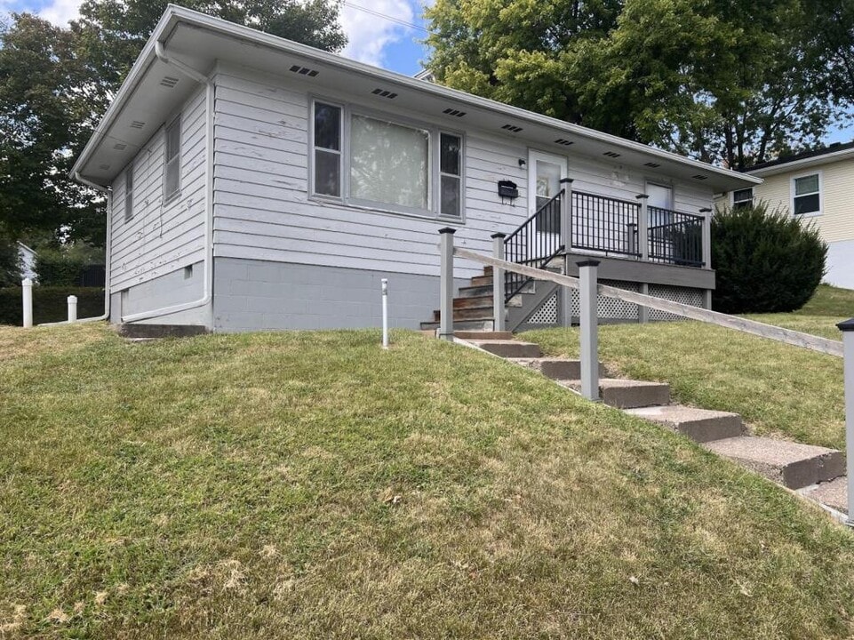 212 Pine St in Muscatine, IA - Building Photo