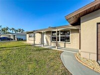 5406 Bayshore Ave in Cape Coral, FL - Foto de edificio - Building Photo