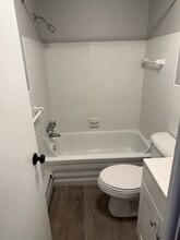 Freelander in Cleveland, OH - Foto de edificio - Building Photo