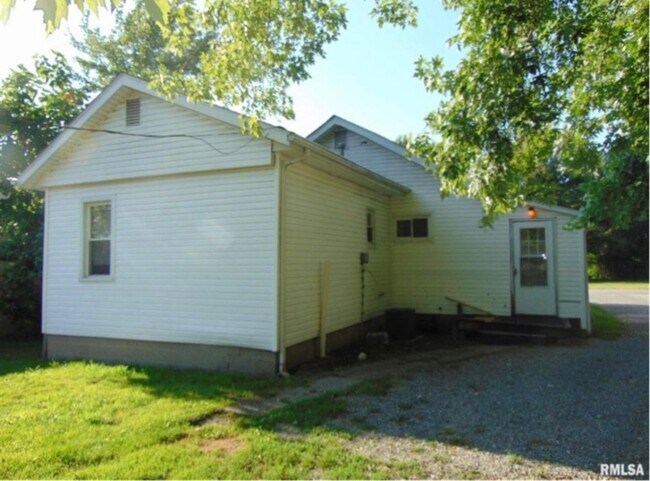 504 E Hill St in Herrin, IL - Building Photo - Building Photo