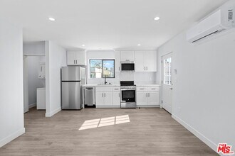 1518 1/2 Stearns Dr in Los Angeles, CA - Building Photo - Building Photo