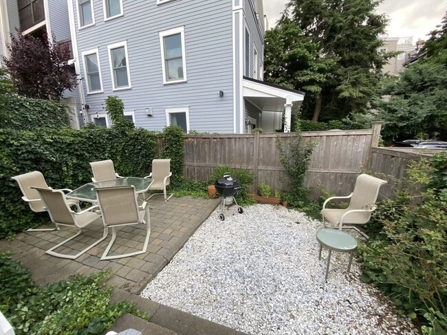 63 Green St in Boston, MA - Building Photo - Building Photo