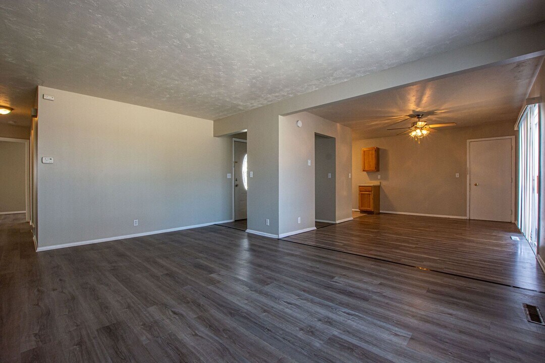 11824 Elm St in Omaha, NE - Building Photo