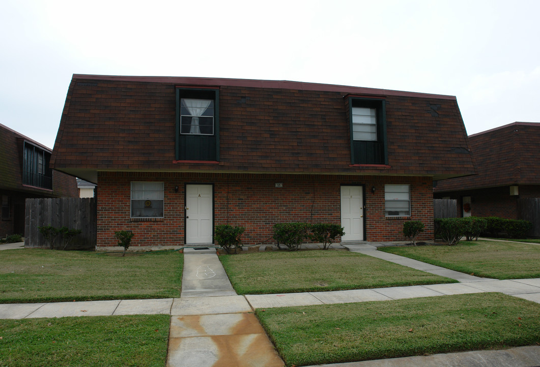 55 Antigua Dr in Kenner, LA - Building Photo