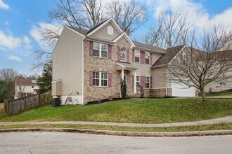 2040 Towering Oaks Drive in Nashville, TN - Building Photo - Building Photo