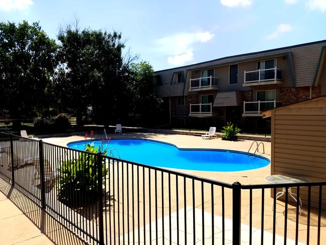 Governeour Manor Apartments