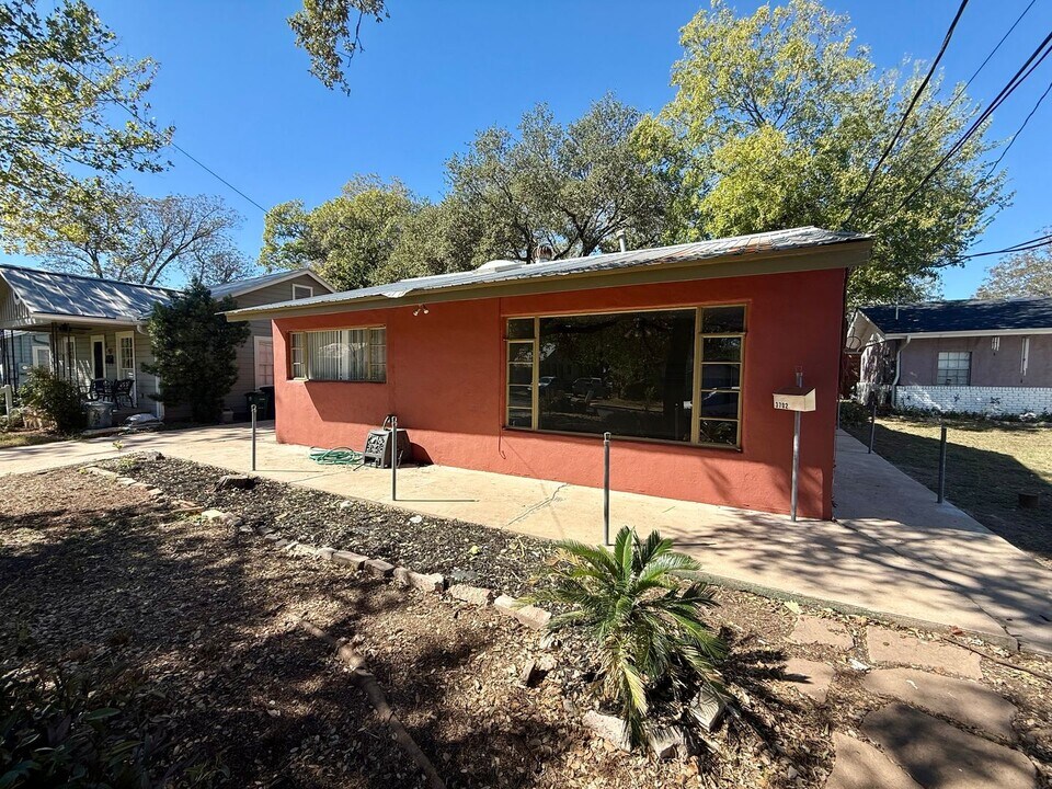 3702 Werner Ave in Austin, TX - Building Photo