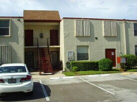 15 Willowbrook Ln in Delray Beach, FL - Building Photo
