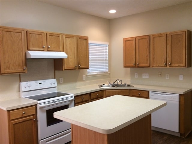 11632 Larix Dr in Charlotte, NC - Foto de edificio - Building Photo