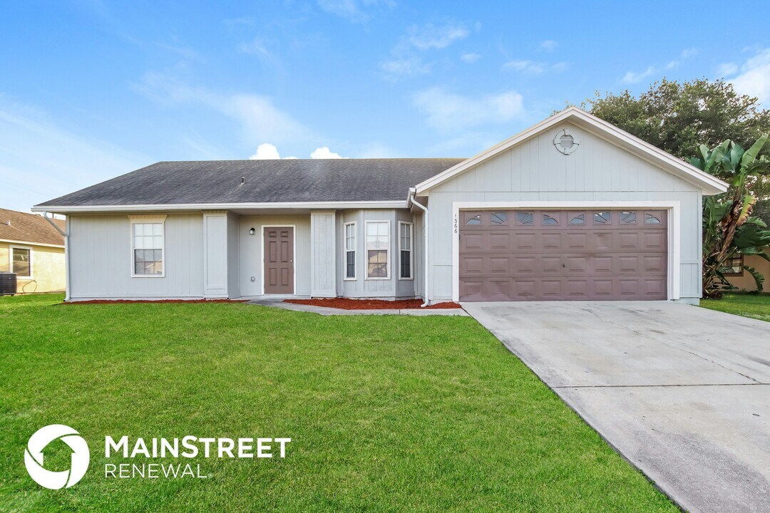 1366 Whaling Ave SE in Palm Bay, FL - Building Photo