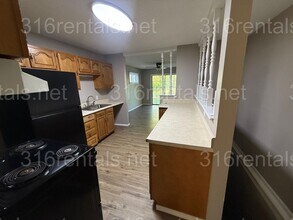 2669 S Santa Fe St in Wichita, KS - Building Photo - Building Photo