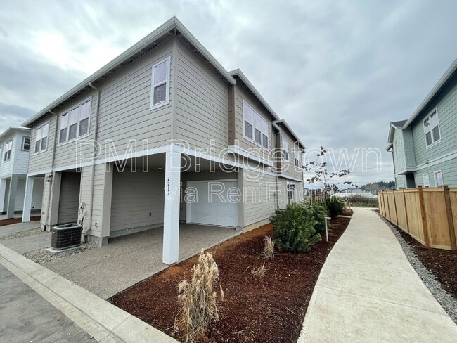 4217 SE Fortress Ln in Hillsboro, OR - Building Photo - Building Photo