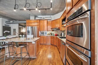 1616 Fountain View Dr in Houston, TX - Building Photo - Building Photo