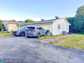 3725 NW 92nd Ave in Hollywood, FL - Building Photo - Building Photo