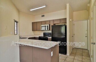 1330 S Red Rock St in Gilbert, AZ - Building Photo - Building Photo