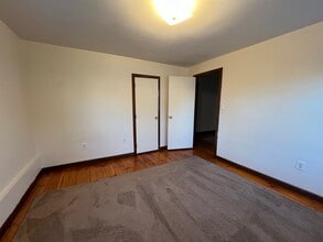 111 W Hollis St, Unit 109 Second Fl in Nashua, NH - Foto de edificio - Building Photo