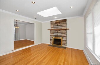 209 Brompton Rd in Garden City, NY - Building Photo - Building Photo