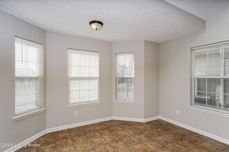 13024 Bessels Blvd in Louisville, KY - Foto de edificio - Building Photo