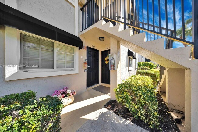 4040 Crystal Lake Dr in Pompano Beach, FL - Building Photo - Building Photo