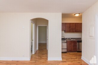 563 W Arlington Pl, Unit 103 in Chicago, IL - Building Photo - Building Photo