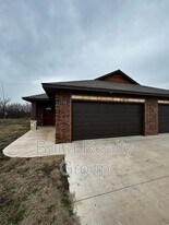 1758 Eighty-Niner Ter in El Reno, OK - Building Photo