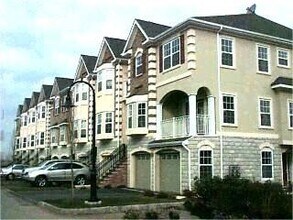 106 Osprey Ct in Secaucus, NJ - Building Photo - Building Photo