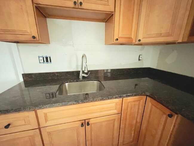 16 Copenger St, Unit 12 in Boston, MA - Building Photo - Building Photo