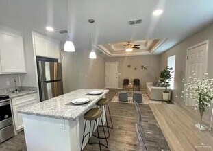 11 Golden Nugget in Edinburg, TX - Building Photo - Building Photo