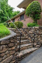 2340 Deyerle Rd SW in Roanoke, VA - Building Photo - Building Photo