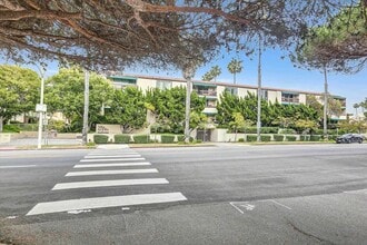 6455 La Jolla Blvd in San Diego, CA - Building Photo - Building Photo