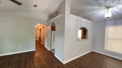 2725 Lake Mary St in Tallahassee, FL - Foto de edificio - Building Photo