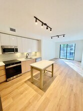 1785 NE 124th St, Unit 501 in North Miami, FL - Building Photo - Building Photo