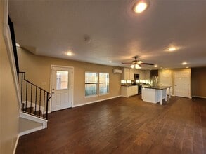 2428 Parkview Dr in Pearland, TX - Building Photo - Building Photo