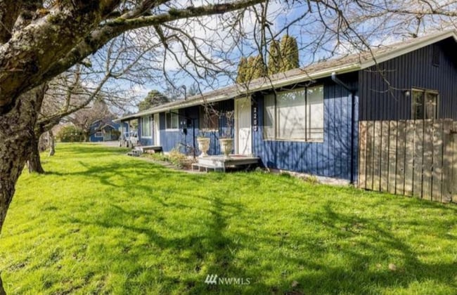 2203 Happy Ct in Bellingham, WA - Foto de edificio - Building Photo